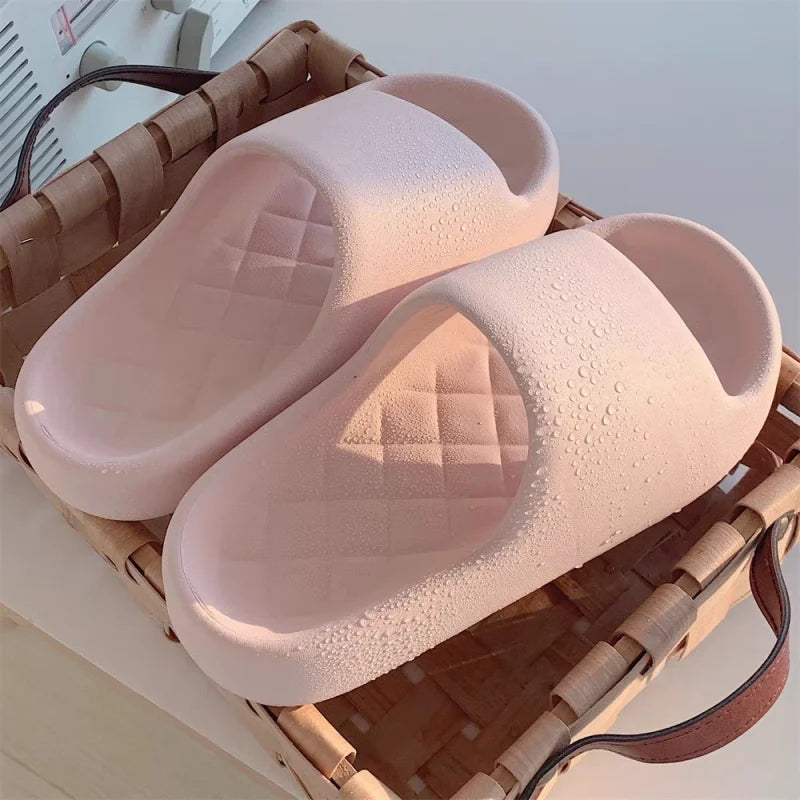 White Thick Platform Cloud Slippers Women Lightweight Soft Sole EVA Home Slides Woman Summer Comfort Non Slip Beach Flip Flops