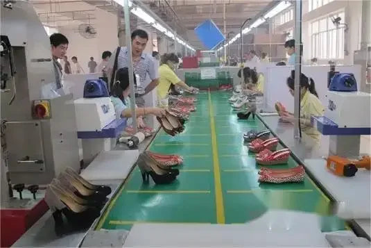 Spring and Autumn Fashion New Women's Round Toe Walking Shoes Color Matching Casual Comfortable Shallow Mouth Thick Sole Sneaker