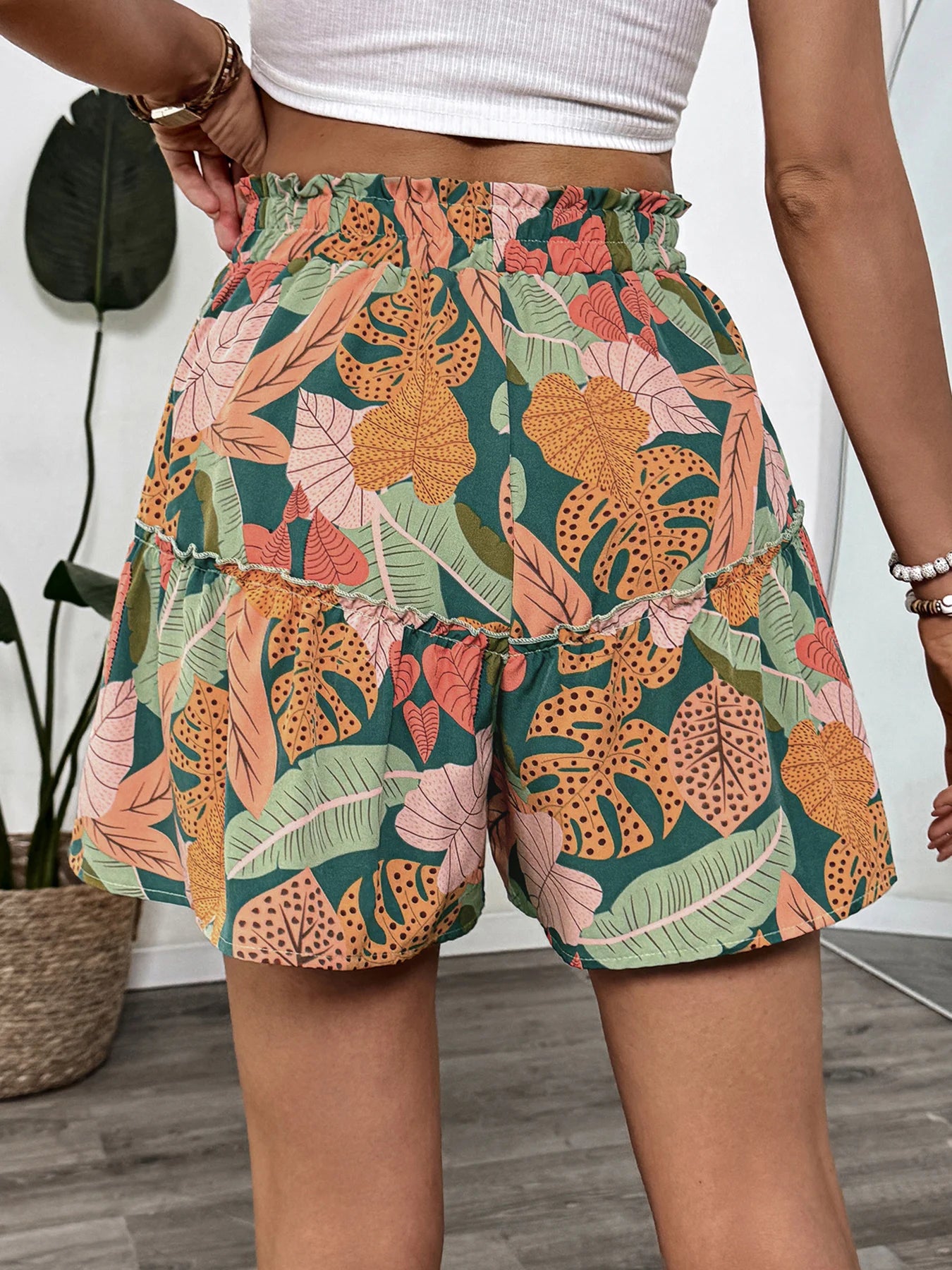 Tropical plant print faux style shorts for women in the summer of 2025, with a loose and comfortable waist
