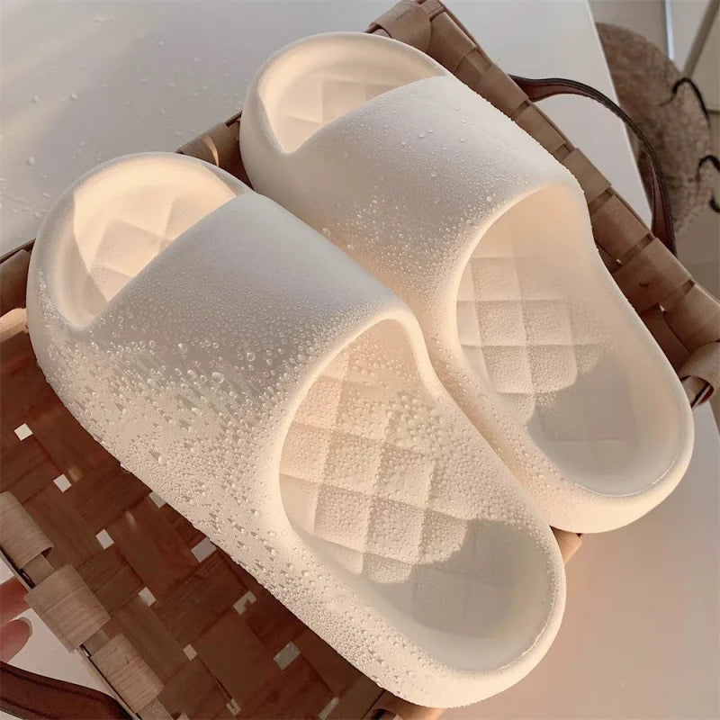 White Thick Platform Cloud Slippers Women Lightweight Soft Sole EVA Home Slides Woman Summer Comfort Non Slip Beach Flip Flops