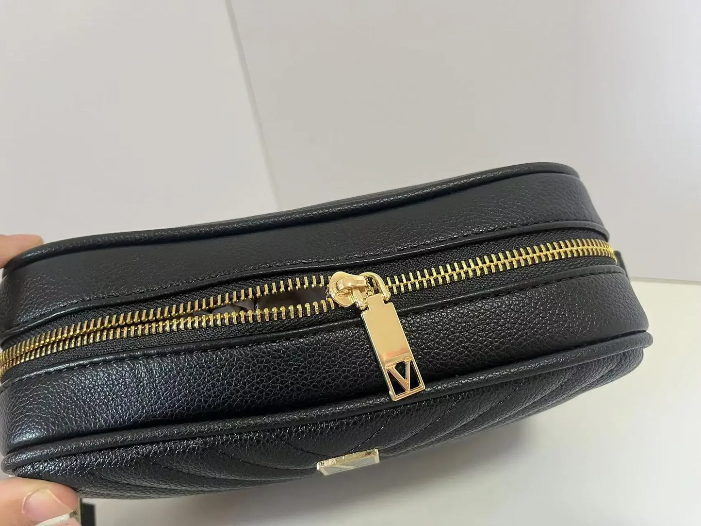 Women Bag Purse Pebbled V-Quilt Metal Chain Zip Up