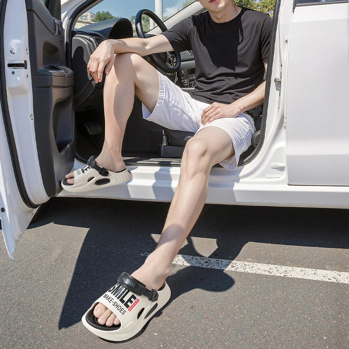 Summer Men Thick Bottom Hole Shoes Beach EVA Platform Slippers Fashion Comfortable Non-Slip Sandals Indoor Outdoor Men Slides